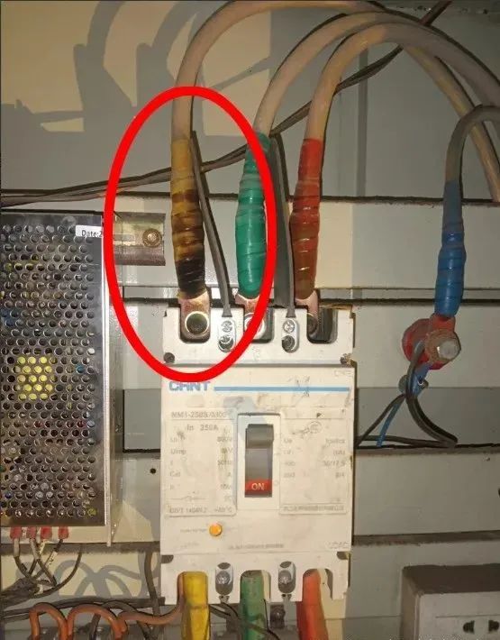 配电柜冒烟与250A断路器进线端电弧难题解析